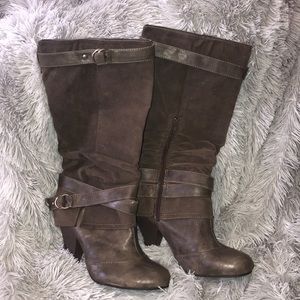 👢 Fergalicious boots NWOT ❤️